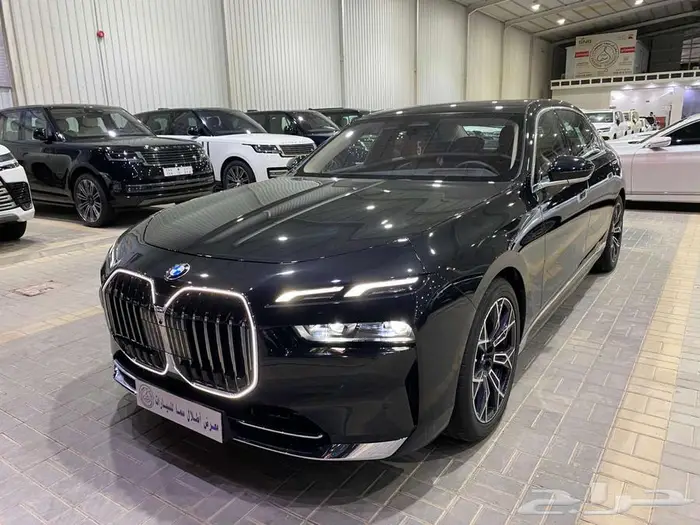 بي ام دبليو 735i موديل 2026 اسود خليجي 38