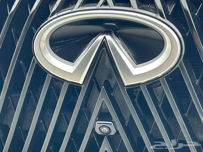 انفينتي QX80 اوتو جراف 2025 قيادة تجمع بين القوه والفخامه 7