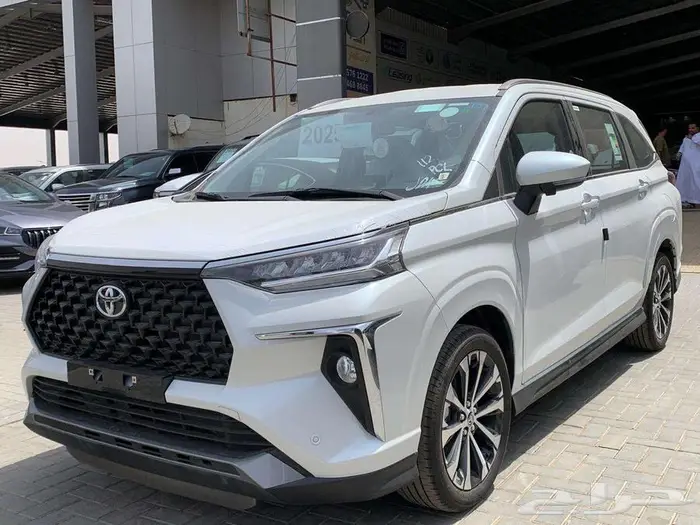 تويوتا فيلوز GLX بنزين 2025 1