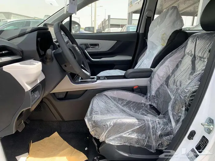 تويوتا فيلوز GLX بنزين 2025 8