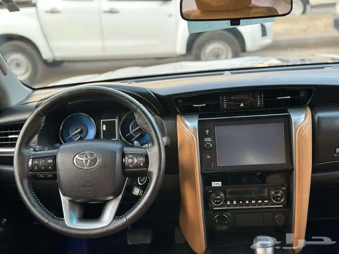 تويوتا فورتشنر VX موديل 2023 ستة سلندر 7