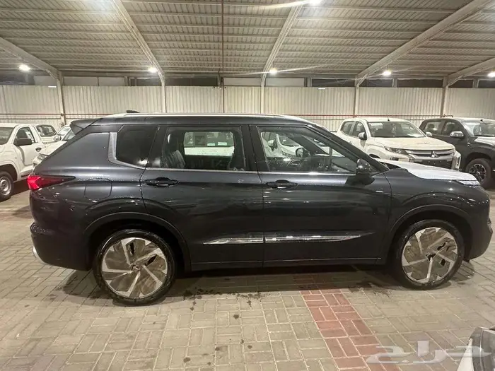 عرض خاص متسوبيشي اوتلاندر فل 2025 بريميوم 4