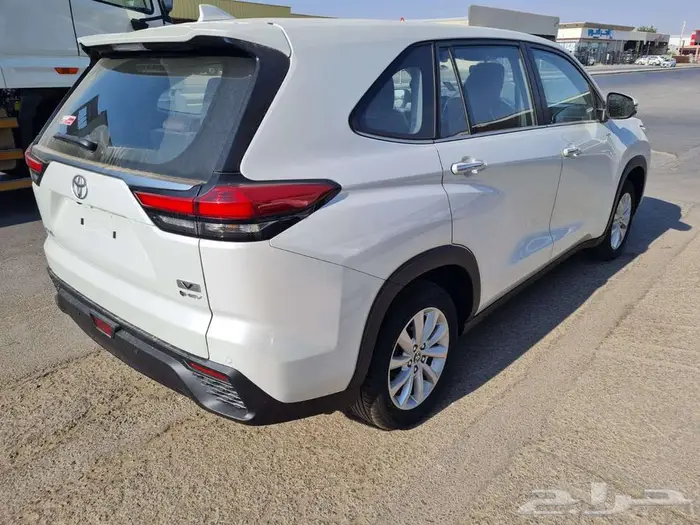 تويوتا انوفا GL هايبرد 2026 كاش وتقسيط 4