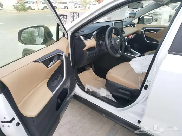 تويوتا راف فور فتحة XLE بنزين 2025 9