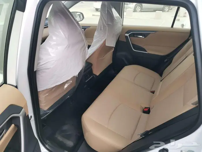 تويوتا راف فور فتحة XLE بنزين 2025 13