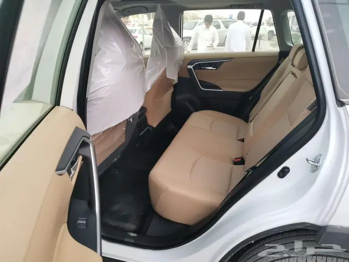 تويوتا راف فور فتحة XLE بنزين 2025 11