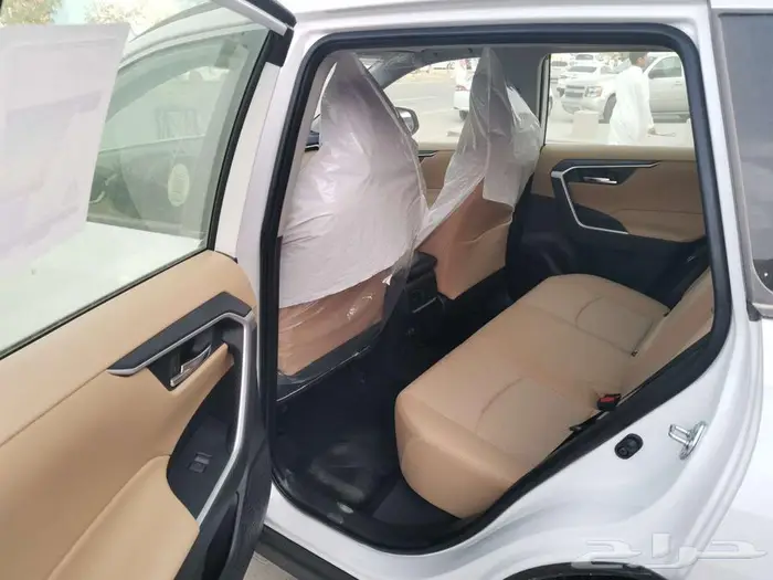 تويوتا راف فور فتحة XLE بنزين 2025 12