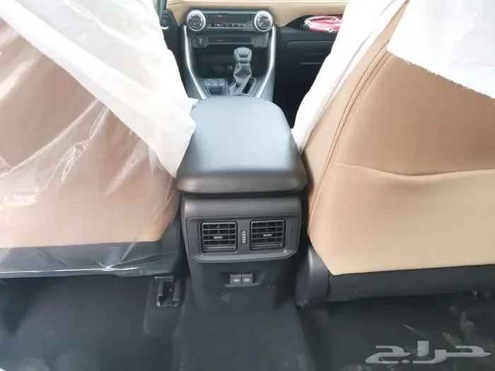 تويوتا راف فور فتحة XLE بنزين 2025 17