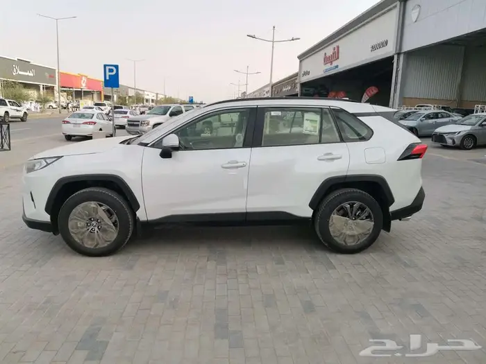 تويوتا راف فور فتحة XLE بنزين 2025 3