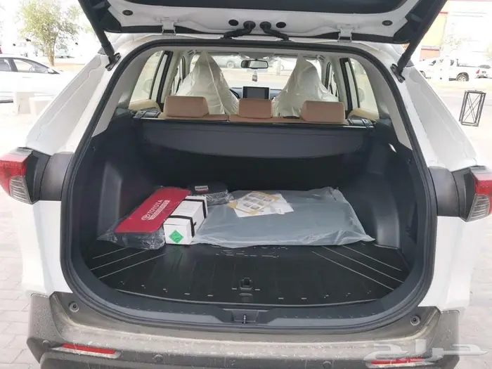 تويوتا راف فور فتحة XLE بنزين 2025 18