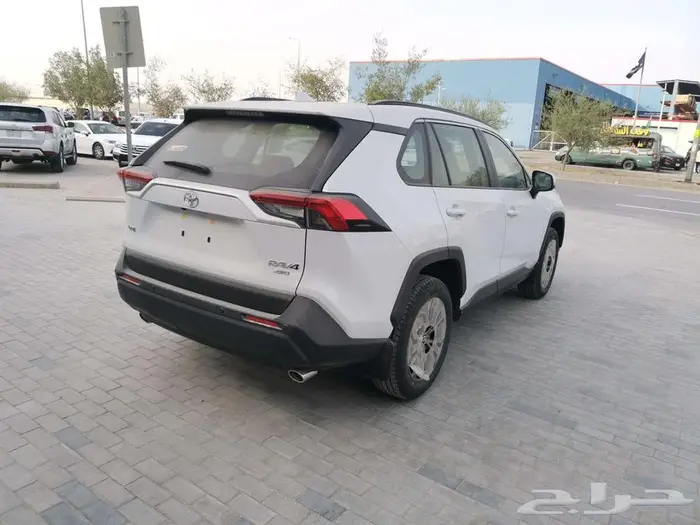 تويوتا راف فور فتحة XLE بنزين 2025 6