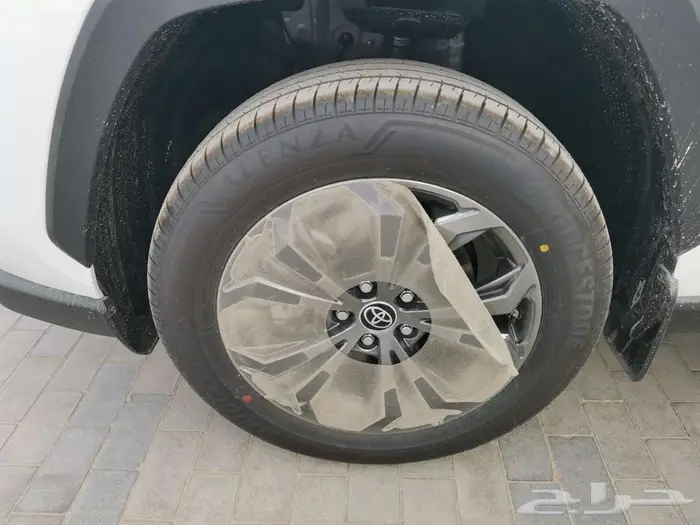 تويوتا راف فور فتحة XLE بنزين 2025 19