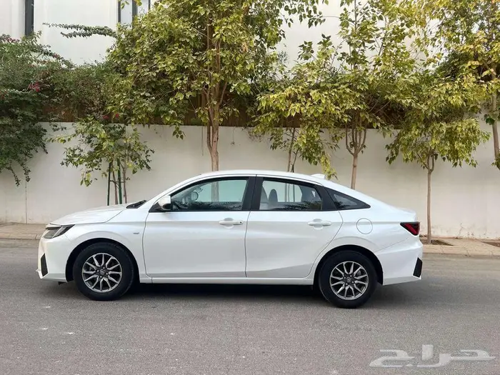 تويوتا يارس 2023 نص فل بدي وكاله 24