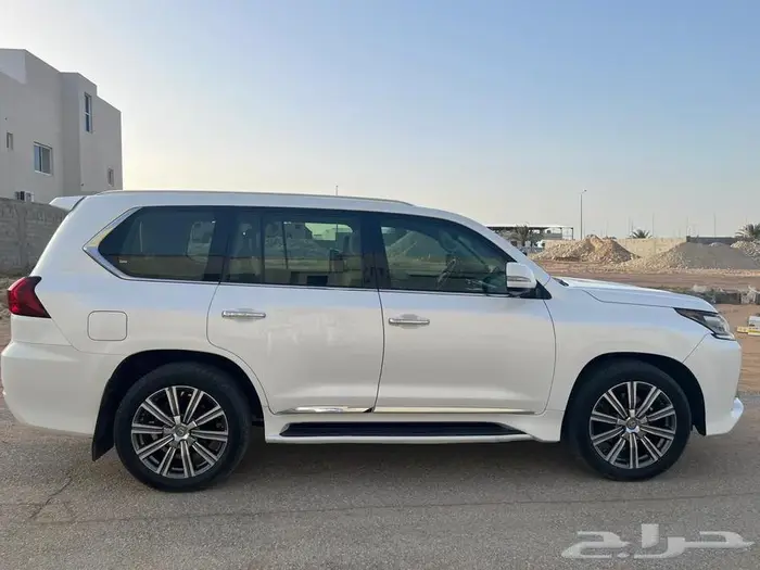 جيب لكزس LX 2016 8