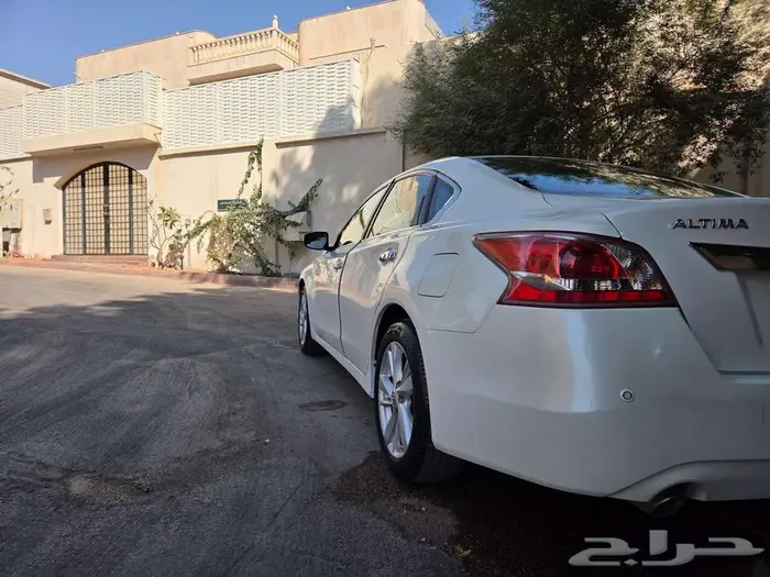 للبيع التيما نص فل v6 اللون ابيض 2013 3