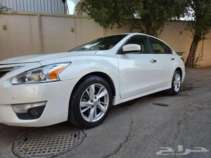 للبيع التيما نص فل v6 اللون ابيض 2013 1