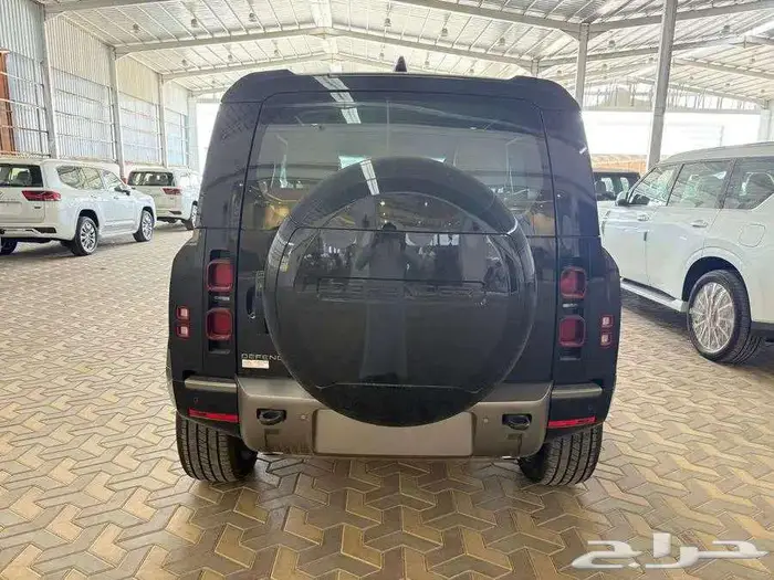 لاندروفر - ديفندر HSE V6 - موديل 2025 6