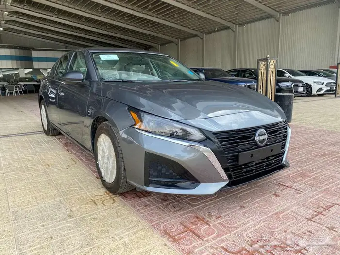 نيسان التيما استاندر موديل 2025 رمادي 2
