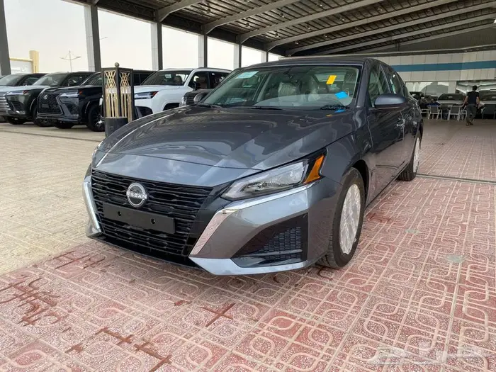 نيسان التيما استاندر موديل 2025 رمادي 1