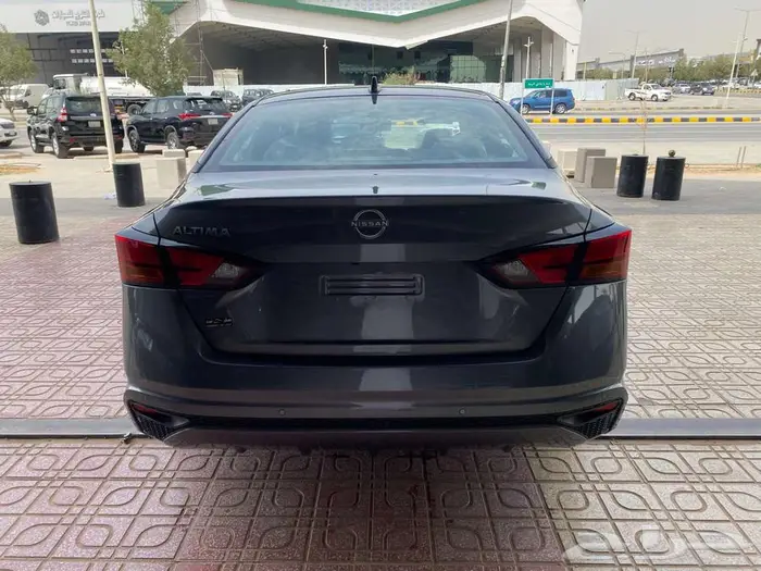 نيسان التيما استاندر موديل 2025 رمادي 15