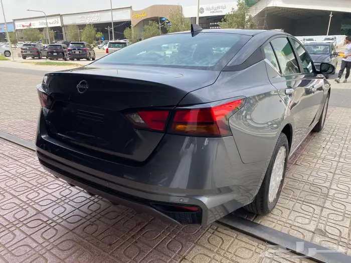 نيسان التيما استاندر موديل 2025 رمادي 14