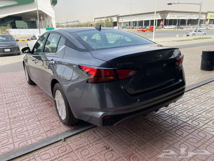 نيسان التيما استاندر موديل 2025 رمادي 13