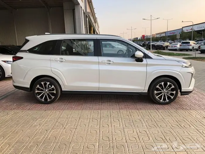 الاقل سعرا تويوتا فيلوز GLX موديل 2025 4