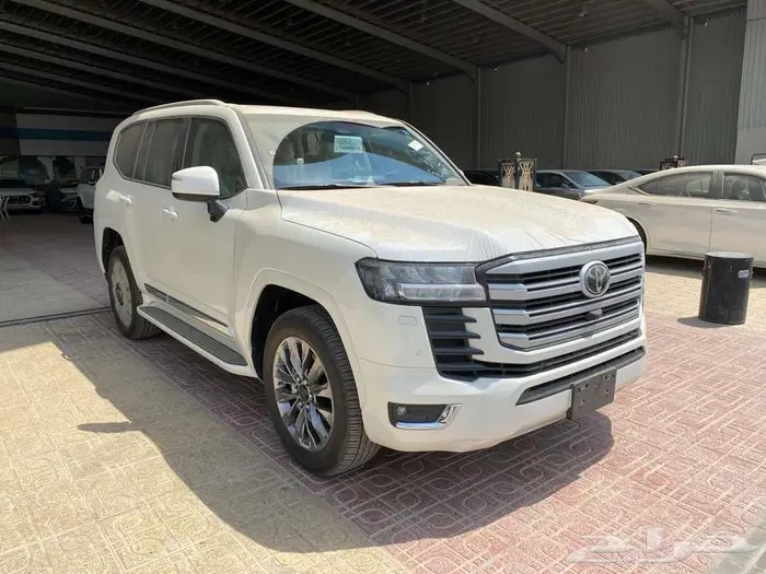 تويوتا لاندكروزر 2025 -L4 بنزين. سعودي (- ابيض ) 1