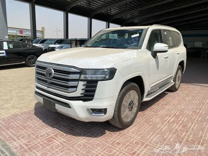 تويوتا لاندكروزر 2025 -L4 بنزين. سعودي (- ابيض ) 2