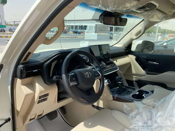 تويوتا لاندكروزر 2025 -L4 بنزين. سعودي (- ابيض ) 5