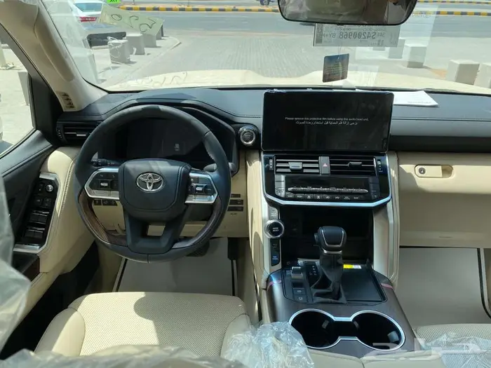 تويوتا لاندكروزر 2025 -L4 بنزين. سعودي (- ابيض ) 9