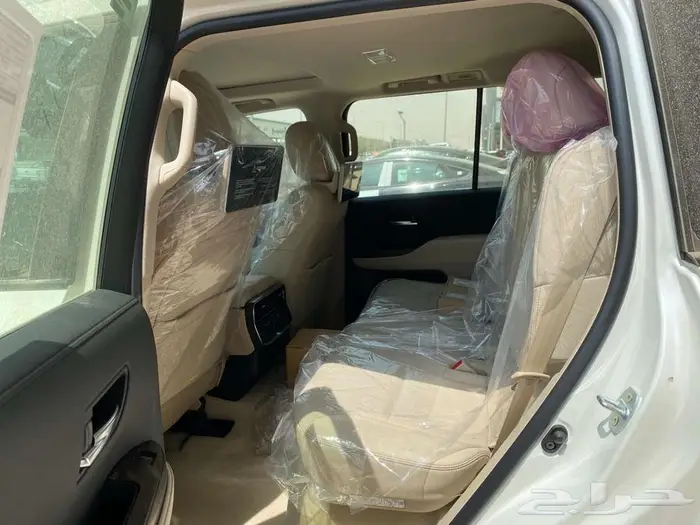 تويوتا لاندكروزر 2025 -L4 بنزين. سعودي (- ابيض ) 7