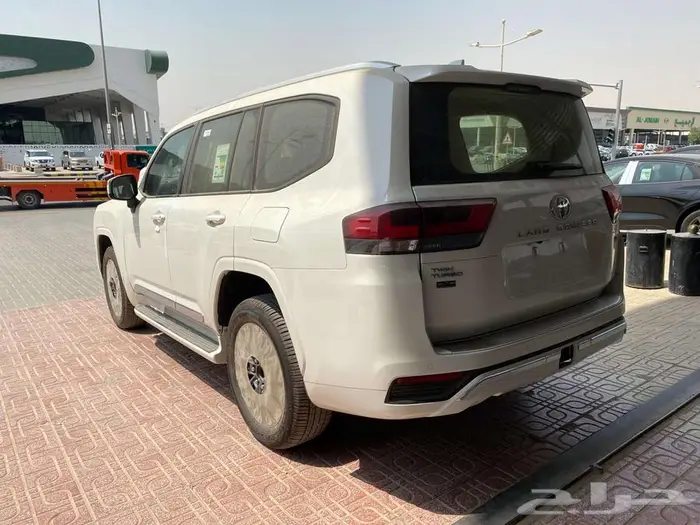 تويوتا لاندكروزر 2025 -L4 بنزين. سعودي (- ابيض ) 13