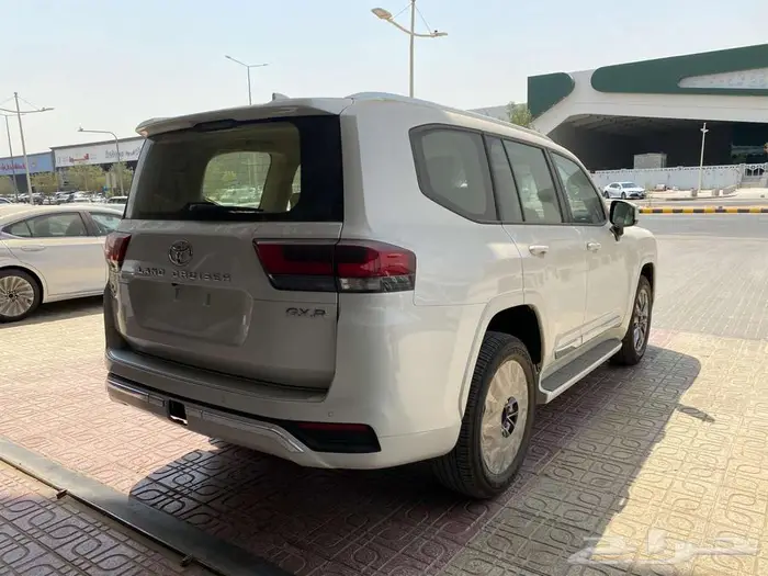 تويوتا لاندكروزر 2025 -L4 بنزين. سعودي (- ابيض ) 12