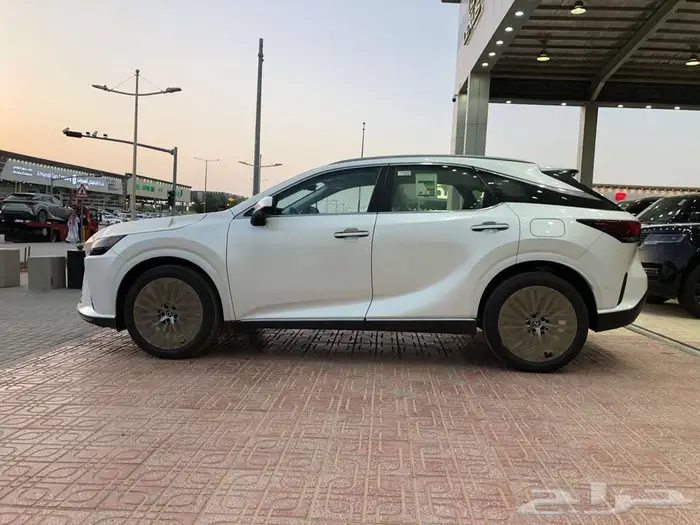 لكزس RX350BH 2024 سعودي اسود - ابيض. 3