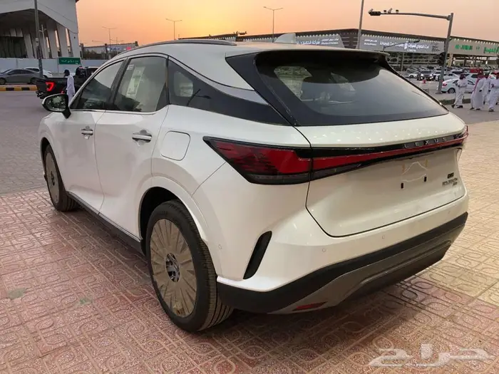 لكزس RX350BH 2024 سعودي اسود - ابيض. 12
