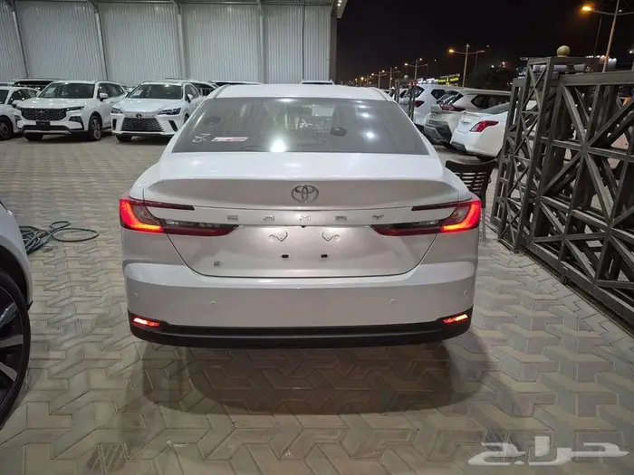 تويوتا كامرى E استندر بنزين 2025 3