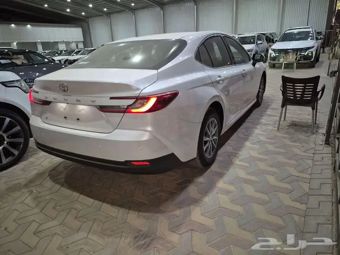 تويوتا كامرى E استندر بنزين 2025 4