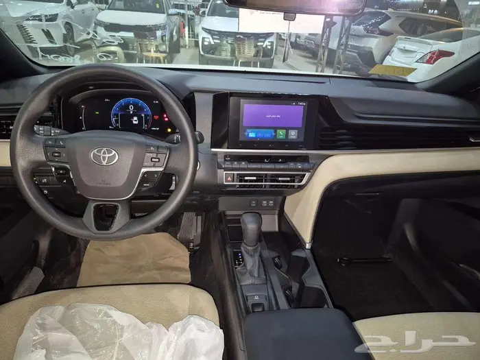 تويوتا كامرى E استندر بنزين 2025 6