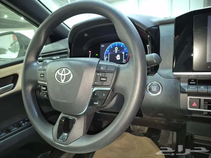 تويوتا كامرى E استندر بنزين 2025 10