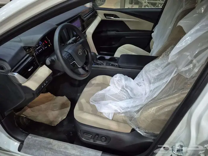 تويوتا كامرى E استندر بنزين 2025 13