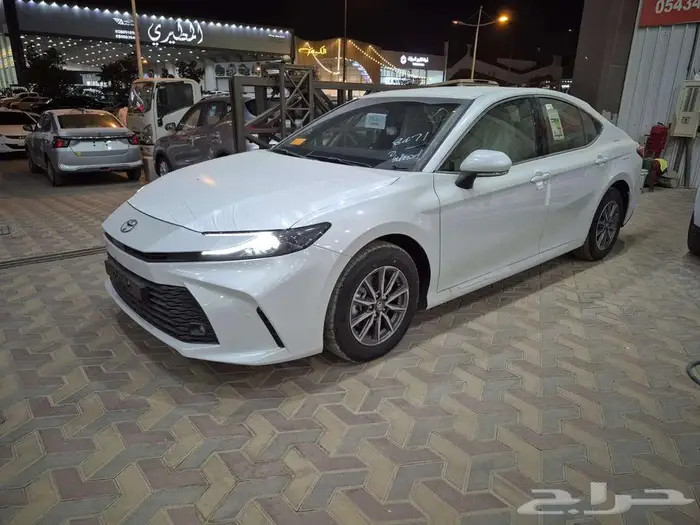 تويوتا كامرى E استندر بنزين 2025 0