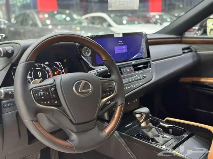 لكزس ES 350 CC بنزين موديل 2025 صادر لوحات سعودى 4