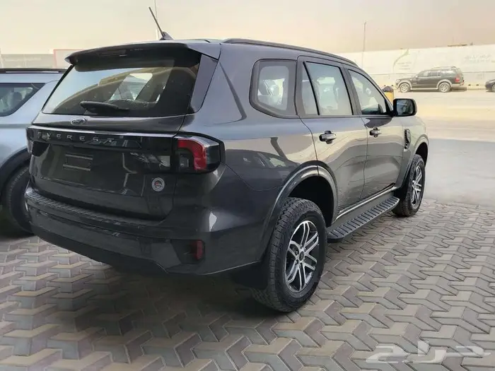 الان فورد ايفرست 7 راكب...امتلك الأناقة والقوة في كل رحلة 5