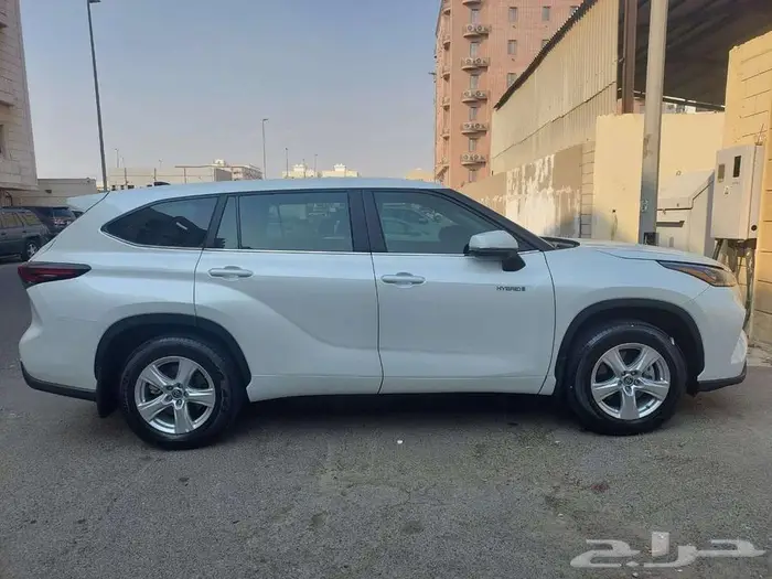 (4x2) 2024 LE تويوتا هايلاندر 1