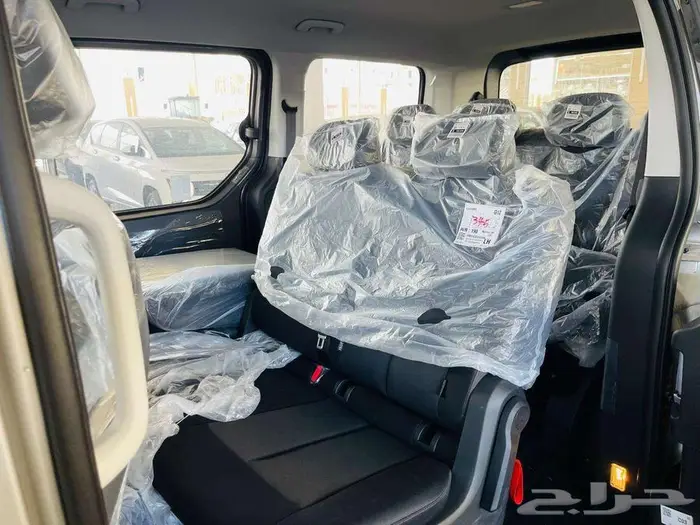 هيونداي ستاريا 2025 14