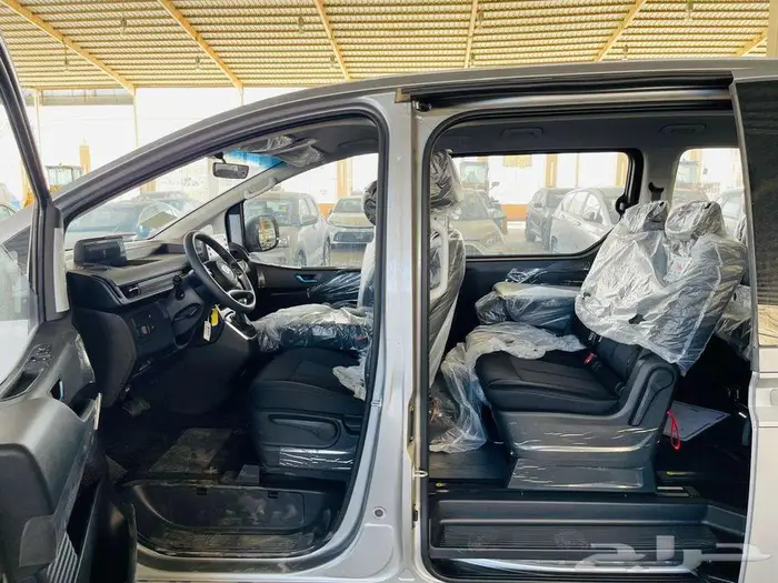 هيونداي ستاريا 2025 11