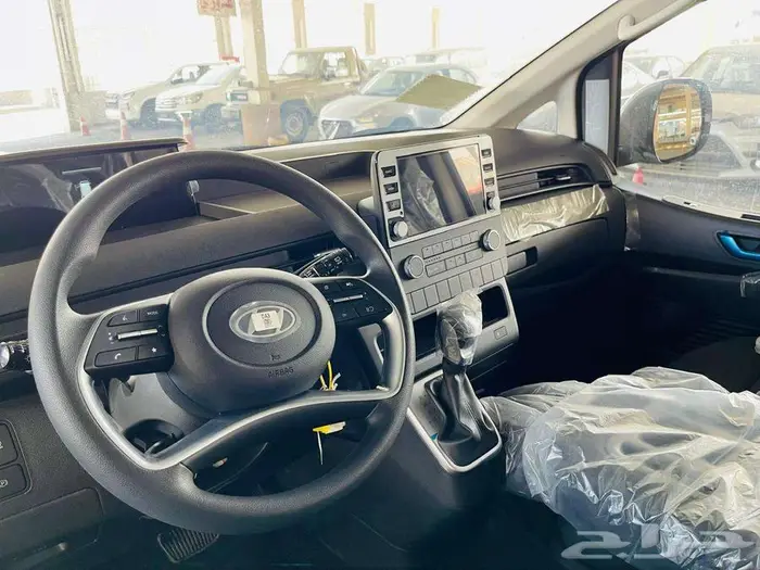 هيونداي ستاريا 2025 10
