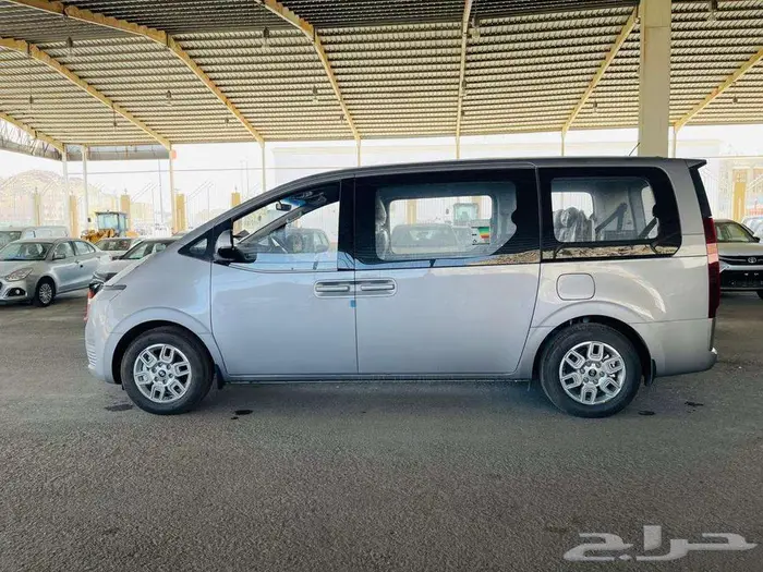 هيونداي ستاريا 2025 3