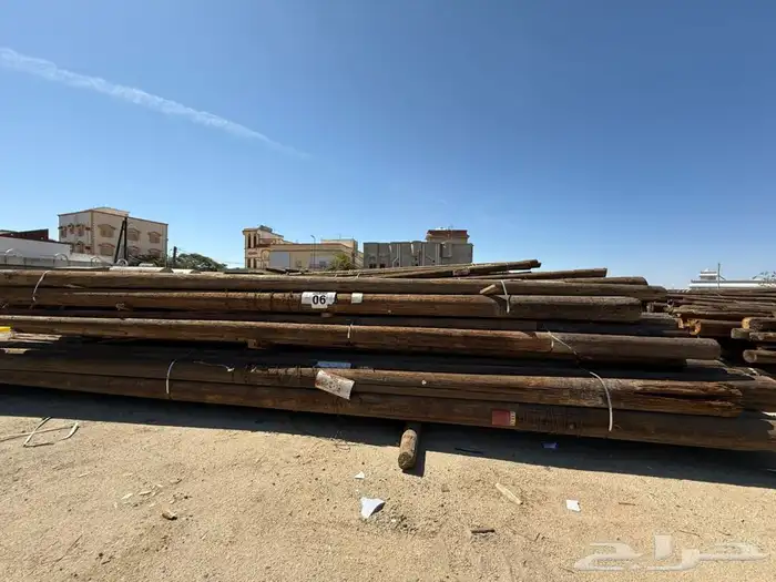 اعمدة كهرب خشب الصنوبر 3